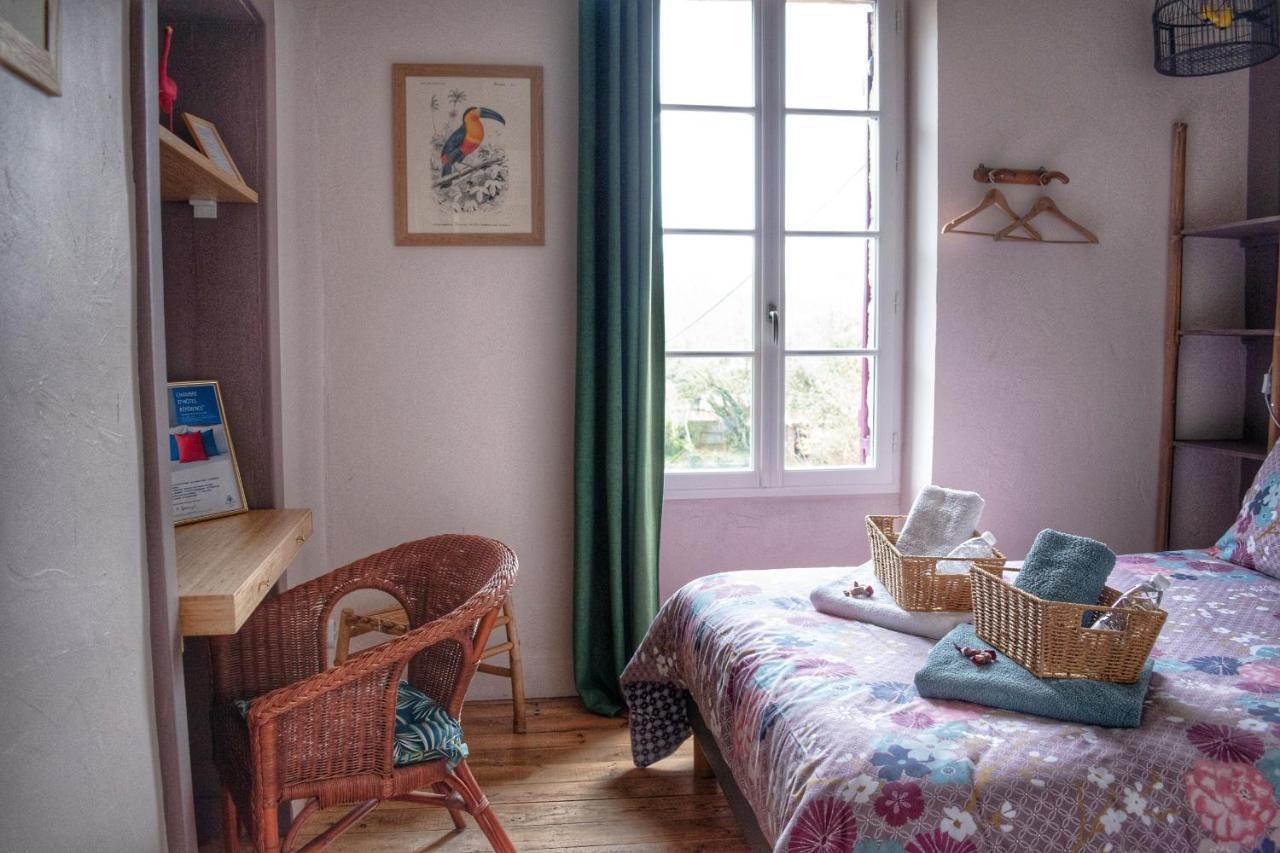 Les Volets Violets Bed and Breakfast Salles  Esterno foto